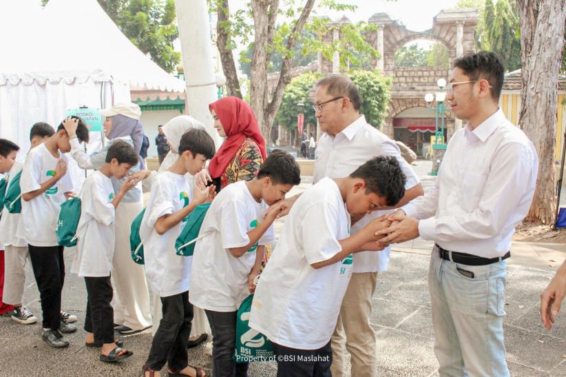 Berbagi Kebaikan kepada 222 Anak Yatim - Bagian 2