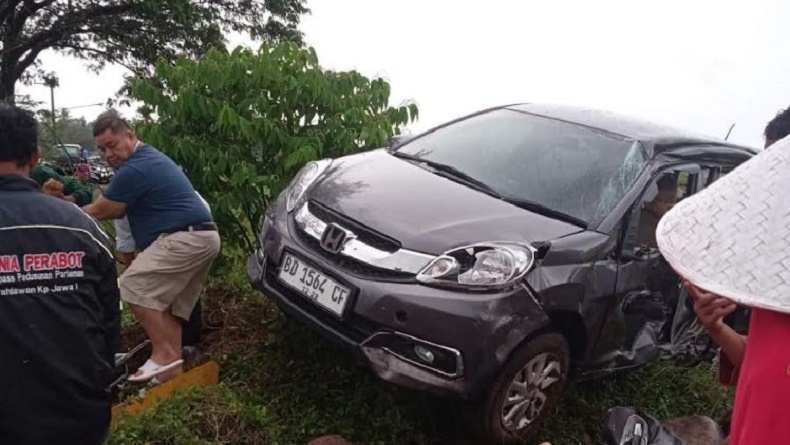 Kecelakaan Mobil Tertabrak Kereta Api di Pariaman, 1 Orang Tewas 2 Luka Berat