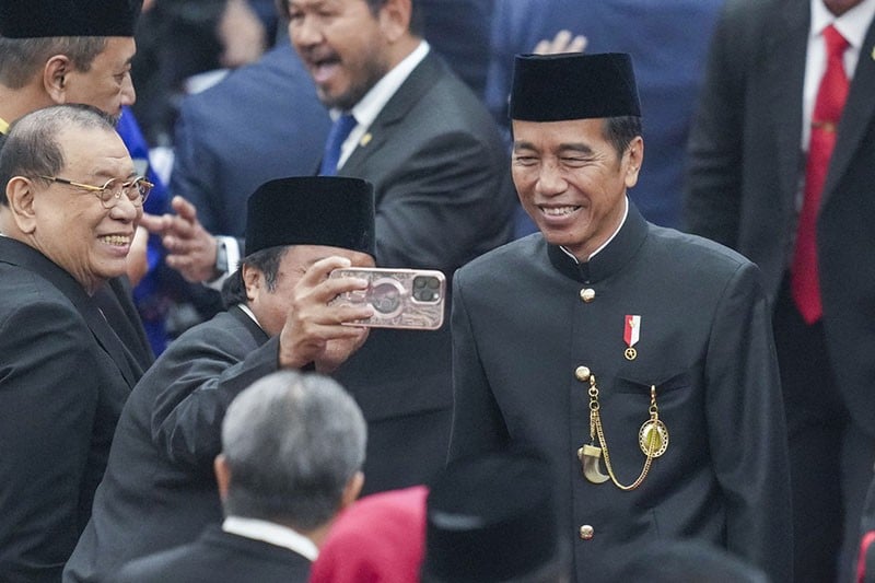 Potret Presiden Jokowi Pakai Baju Adat Betawi - Bagian 2