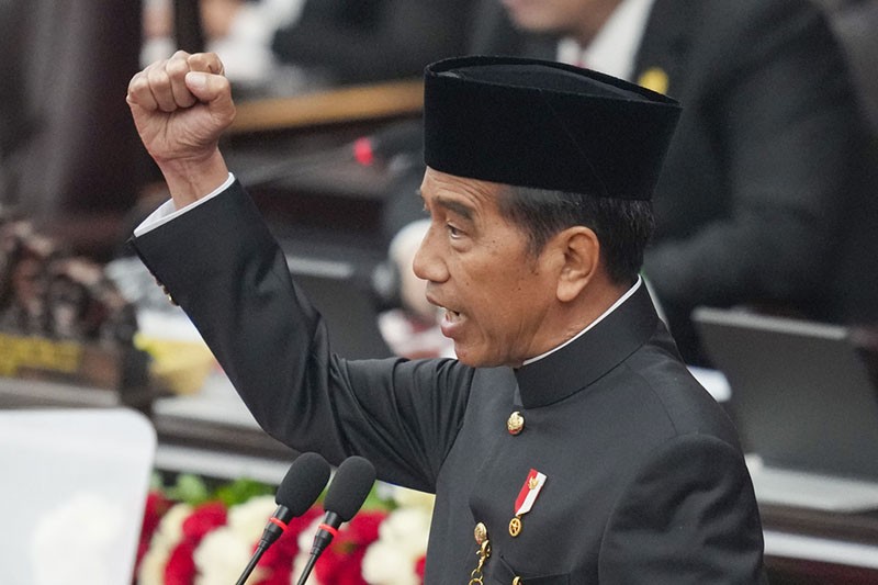 Potret Presiden Jokowi Pakai Baju Adat Betawi - Bagian 4