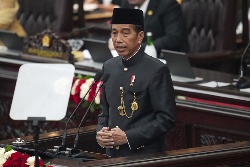 Potret Presiden Jokowi Pakai Baju Adat Betawi - Bagian 3