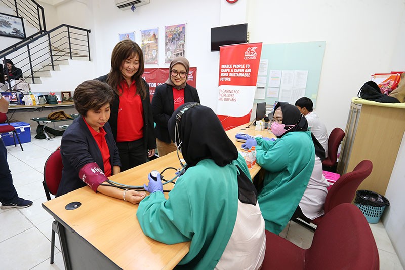 2.000 Masyarakat dan Relawan di 16 Titik Indonesia Mengikuti Donor Darah - Bagian 4