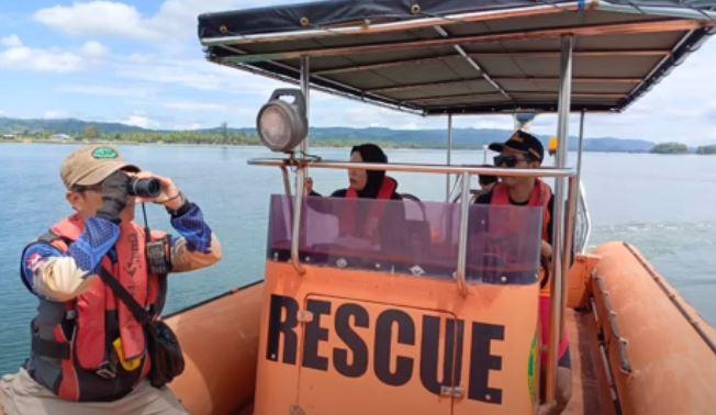 title 4 Wisatawan Tenggelam usai Terseret Ombak di Pantai Cemara Jayapura, 1 Tewas 4 Wisatawan Tenggelam usai Terseret Ombak di Pantai Cemara Jayapura, 1 Tewas