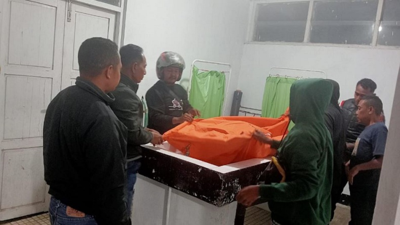 title Pria Diduga Depresi Bacok 2 Warga di NTT lalu Coba Bunuh Diri, 1 Orang Tewas Pria Diduga Depresi Bacok 2 Warga di NTT lalu Coba Bunuh Diri, 1 Orang Tewas