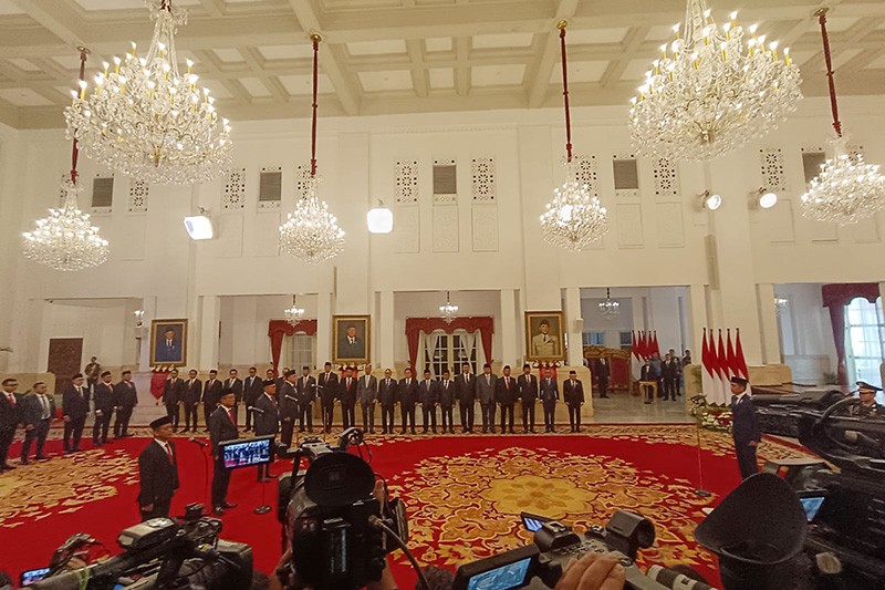 Presiden Jokowi Lantik Menteri Bahlil Lahadalia, Rosan Roeslani dan Supratman Andi Atgas - Bagian 1