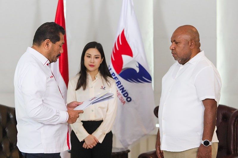 Ketum Partai Perindo Angela Tanoesoedibjo Saksikan Penyerahan Surat Rekomendasi untuk 90 Cakada - Bagian 1