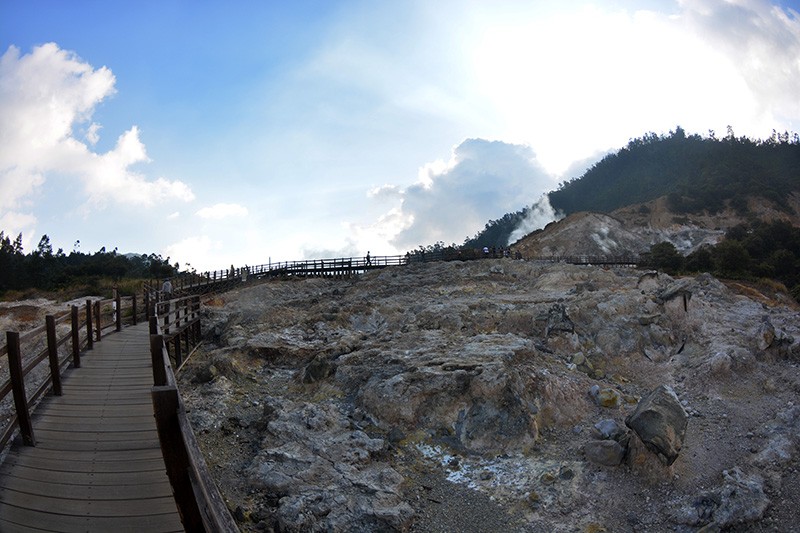 Pesona Kawah Sikidang di Dataran Tinggi Dieng - Bagian 2