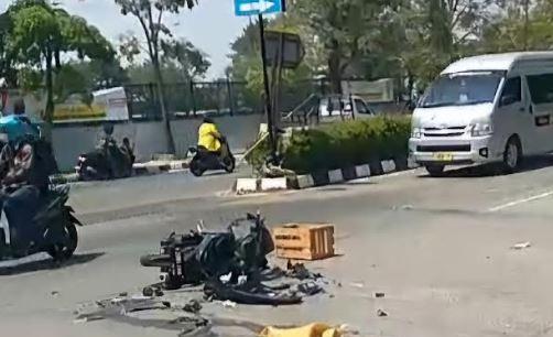 title Kecelakaan Maut di Semarang, Pemotor Vario Tewas usai Tabrak Pajero Kecelakaan Maut di Semarang, Pemotor Vario Tewas usai Tabrak Pajero