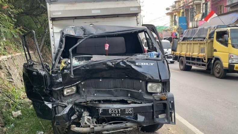 Tabrakan Truk dengan Mobil Boks di Sukabumi, Sopir Tewas Terjepit 