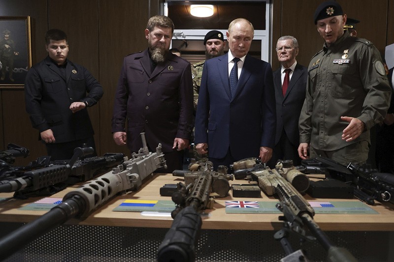 Vladimir Putin Puji Pasukan Chechnya dalam Pertempuran Melawan Ukraina - Bagian 1