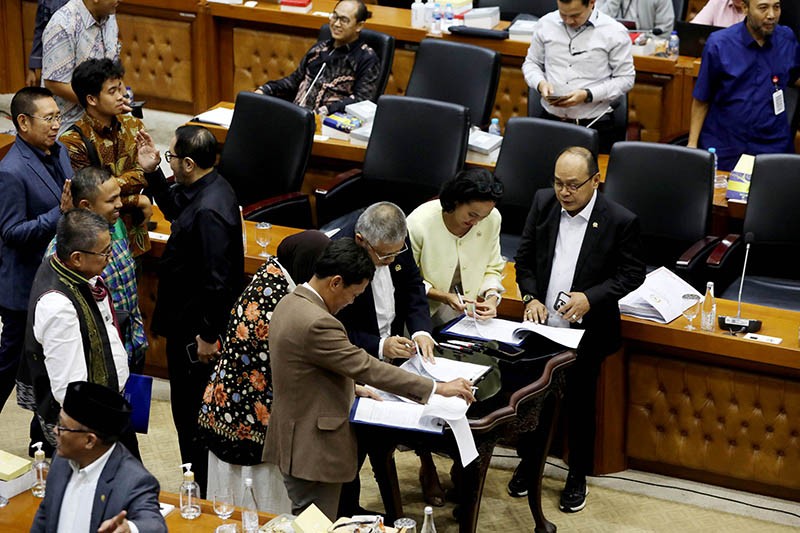 Baleg DPR Sahkan RUU Pilkada - Bagian 3