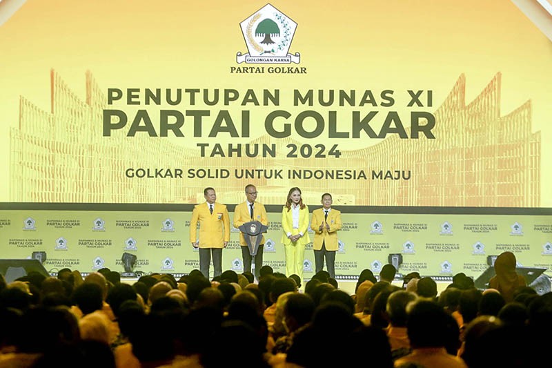 Penampilan Presiden Jokowi Pakai Kemeja Full Kuning, Gabung Partai Golkar? - Bagian 5