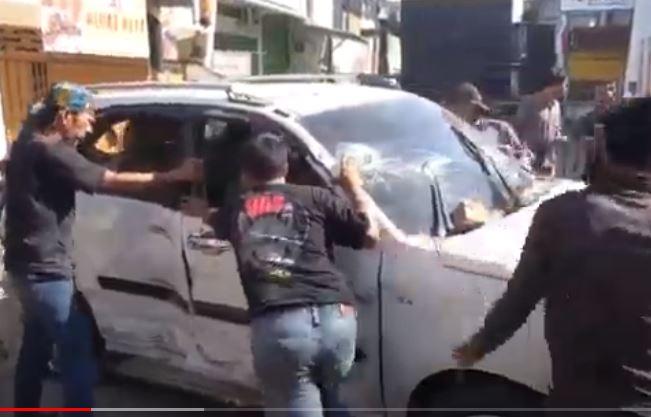 Minibus Tabrak 5 Motor-Warung di Makassar usai Pesta Miras, 1 Tewas 5 Luka