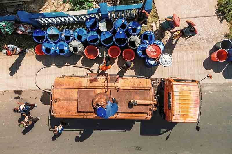 Kekeringan, Desa Pajukukang Maros Dapat Bantuan Air Bersih - Bagian 1