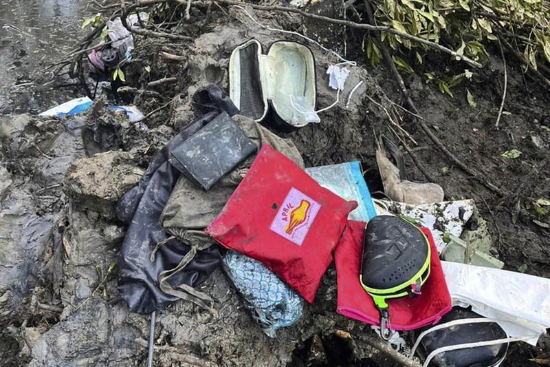 Penampakan Puing Pesawat Jatuh di Thailand - Bagian 2