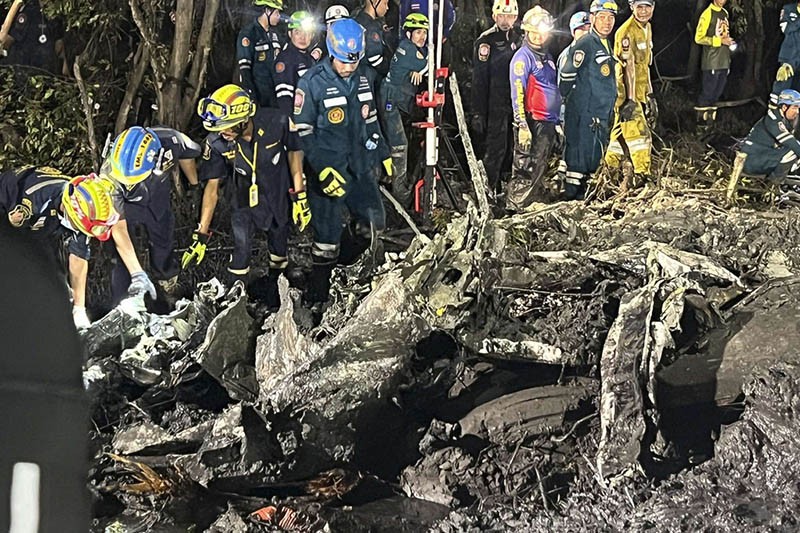 Penampakan Puing Pesawat Jatuh di Thailand - Bagian 1