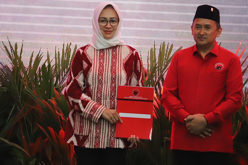 Senyum Airin Rachmi Diany Ditunjuk Megawati sebagai Calon Gubernur Banten - Bagian 2