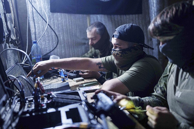 Melihat Ruang Operasi Pilot Drone Ukraina Incar Pasukan Rusia - Bagian 2