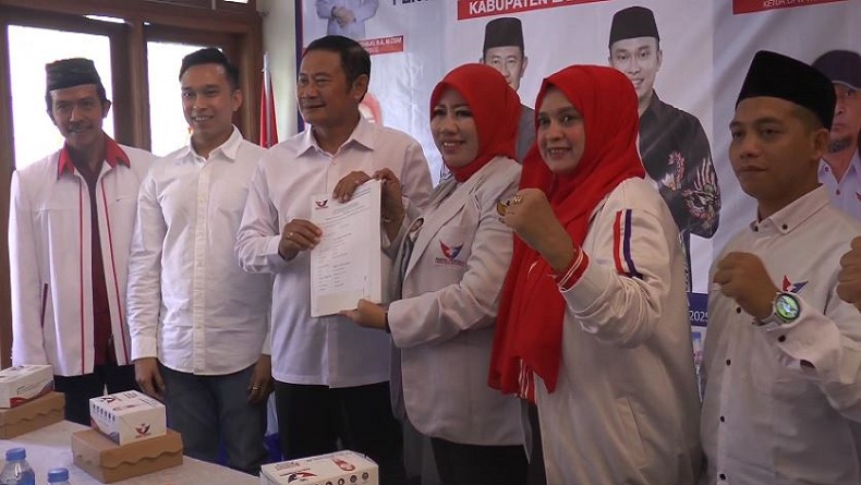 Yuhronur Efendi-Dirham Akbar Aksara Terima Dukungan Partai Perindo Maju Pilkada Lamongan