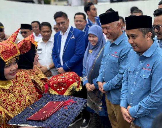 Didukung Partai Perindo, Mahyeldi-Vasco Naik Bendi Daftar Pilgub Sumbar ke KPU