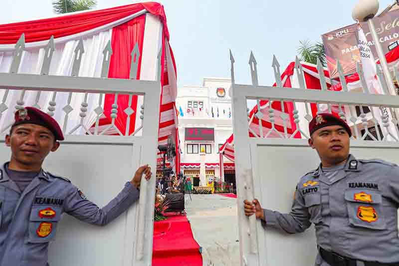 Suasana KPU DKI Jakarta Dihiasi Ornamen Betawi saat Pendaftaran Cagub dan Cawagub - Bagian 3