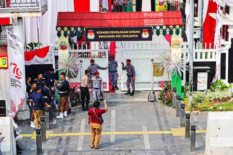 Suasana KPU DKI Jakarta Dihiasi Ornamen Betawi saat Pendaftaran Cagub dan Cawagub - Bagian 4