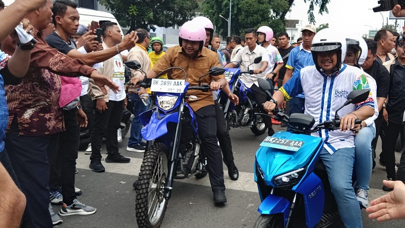 Bobby-Surya Daftar ke KPU Sumut Diantar Konvoi Motor Listrik