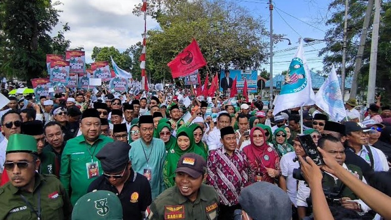 title Rohmi-Firin Daftar ke KPU Siap Maju Pilgub NTB, Diantar Lautan Massa Pendukung Rohmi-Firin Daftar ke KPU Siap Maju Pilgub NTB, Diantar Lautan Massa Pendukung
