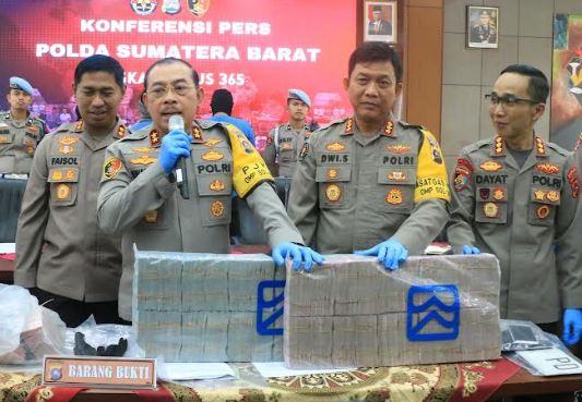 2 Perampok Mobil ATM di Padang Ternyata Anggota Sabhara, Bawa Kabur Rp2,5 Miliar