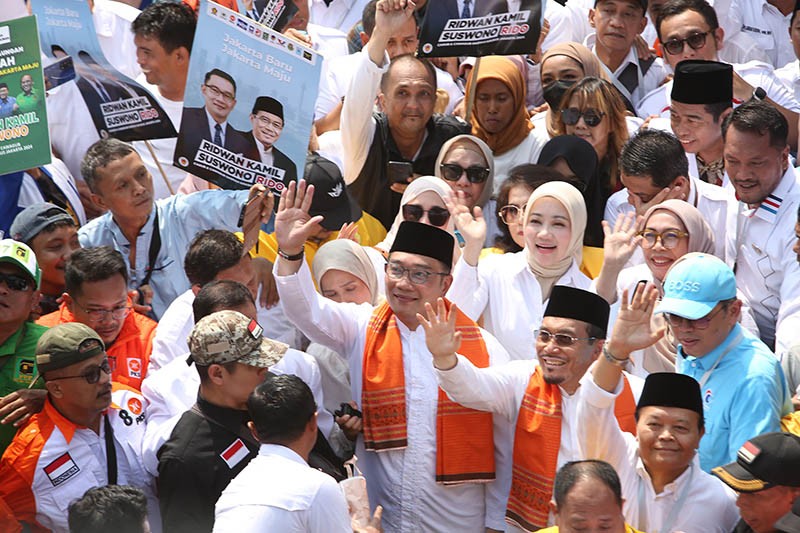 Ribuan Massa Iringi Ridwan Kamil-Suswono Daftar Cagub Cawagub DKI Jakarta - Bagian 1