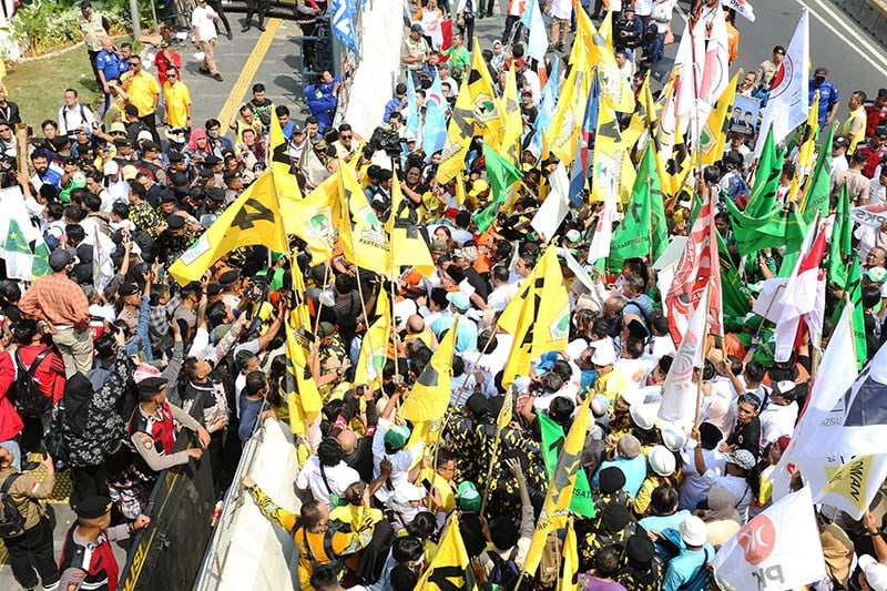 Ribuan Massa Iringi Ridwan Kamil-Suswono Daftar Cagub Cawagub DKI Jakarta - Bagian 5