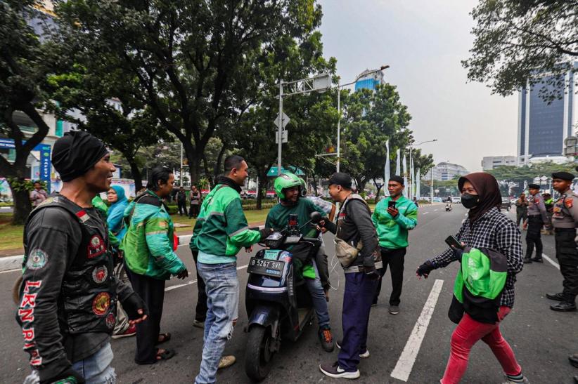 Driver Ojol Bawa Penumpang Kena Sweeping Rekan yang Demo - Bagian 3