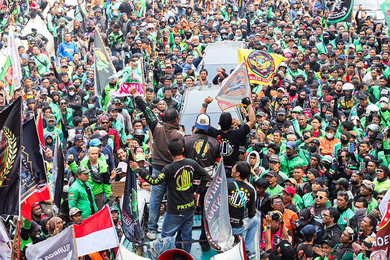 Foto-Foto Demo Ribuan Driver Ojek Online Bawa 2 Tuntutan - Bagian 1