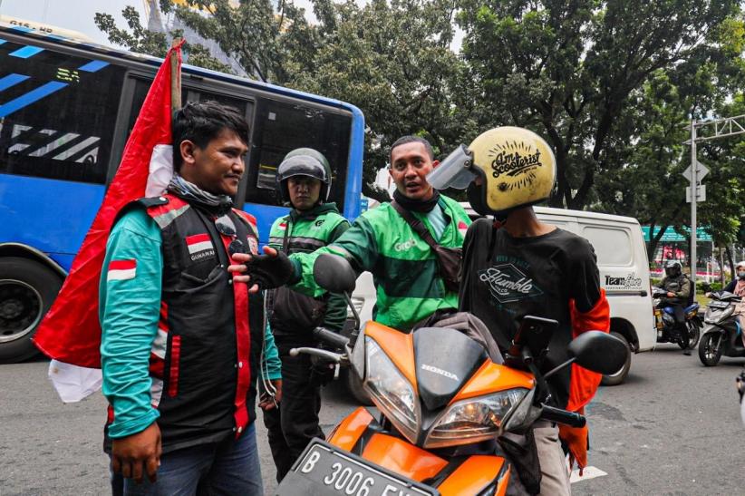 Driver Ojol Bawa Penumpang Kena Sweeping Rekan yang Demo - Bagian 2
