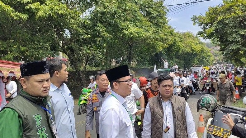 Daftar Pilkada OKU, Teddy-Marjito Bersama Ribuan Pendukung Konvoi dari GOR Baturaja ke KPU