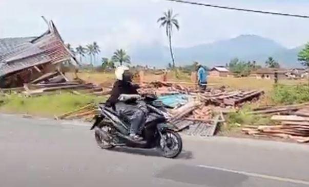 Angin Puting Beliung Terjang 2 Desa di Sungai Penuh, Puluhan Rumah Rusak
