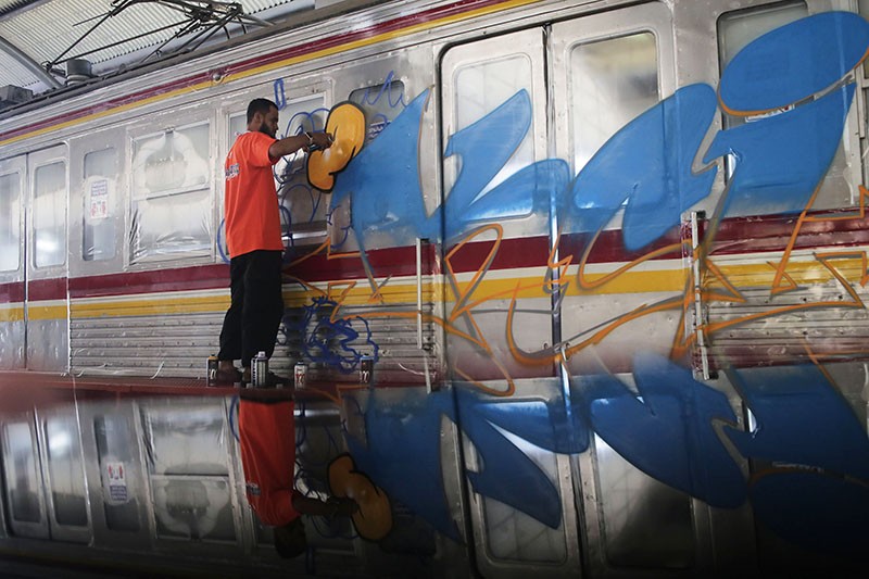 Festival Mural untuk Berantas Vandalisme di Gerbong KRL - Bagian 1