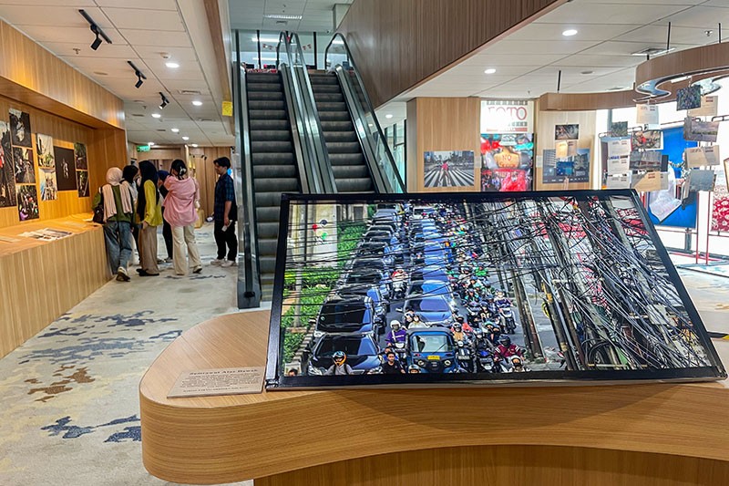 Antusiasme Pengunjung Melihat Pameran Foto Sayonara Jakarta  - Bagian 4