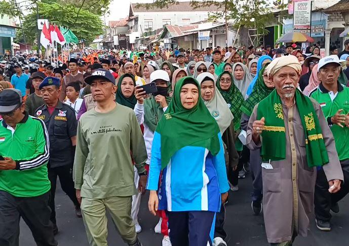 title Hultah NWDI, Cagub Perindo Sitti Rohmi Ikuti Jalan Sehat Bareng Puluhan Ribu Warga Lotim Hultah NWDI, Cagub Perindo Sitti Rohmi Ikuti Jalan Sehat Bareng Puluhan Ribu Warga Lotim