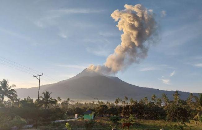 Gunung Api Lewotobi Laki-laki Meletus Lagi Hari Ini, Tinggi Kolom Abu 600 Meter