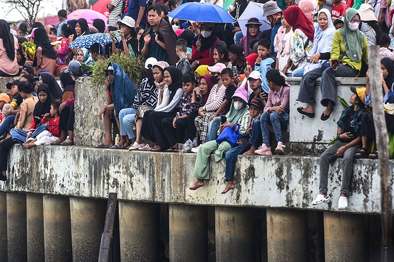 Puluhan Perahu Hias Berlomba di Sungai Musi Palembang - Bagian 5