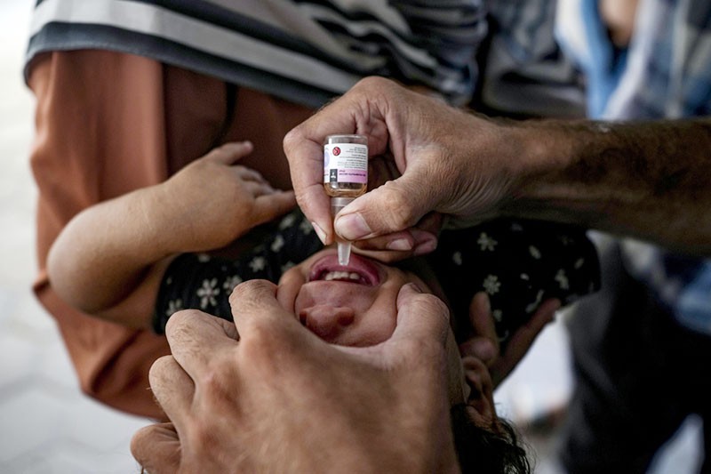 Anak-anak Palestina Diberikan Vaksin Polio - Bagian 2