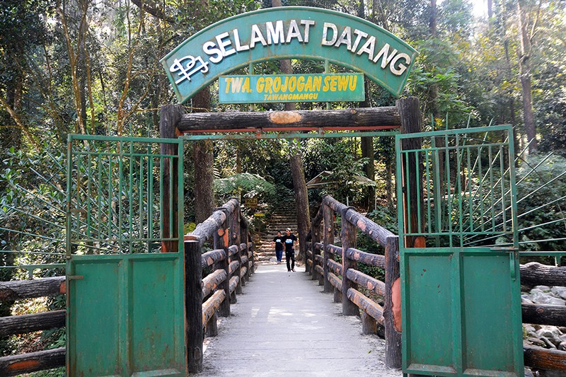 Cerita Akhir Pekan: Menikmati Sejuknya Alam Air Terjun Grojogan Sewu - Bagian 5