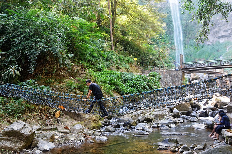 Cerita Akhir Pekan: Menikmati Sejuknya Alam Air Terjun Grojogan Sewu - Bagian 6