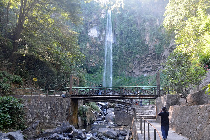 Cerita Akhir Pekan: Menikmati Sejuknya Alam Air Terjun Grojogan Sewu - Bagian 1