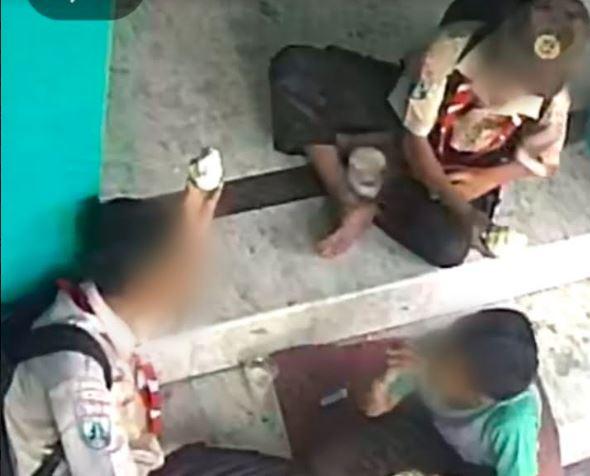 title 3 Pencuri Kotak Amal Masjid di Malang Ternyata Pelajar SMP-SD, Dipakai Jajan 3 Pencuri Kotak Amal Masjid di Malang Ternyata Pelajar SMP-SD, Dipakai Jajan