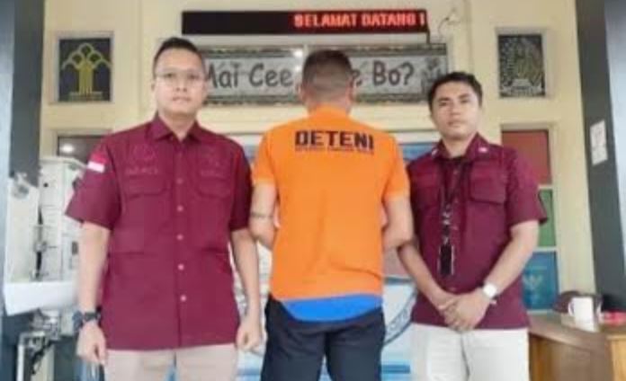 title Imigrasi Labuan Bajo Deportasi 1 Turis Malaysia gegara Kerap Bikin Onar Imigrasi Labuan Bajo Deportasi 1 Turis Malaysia gegara Kerap Bikin Onar