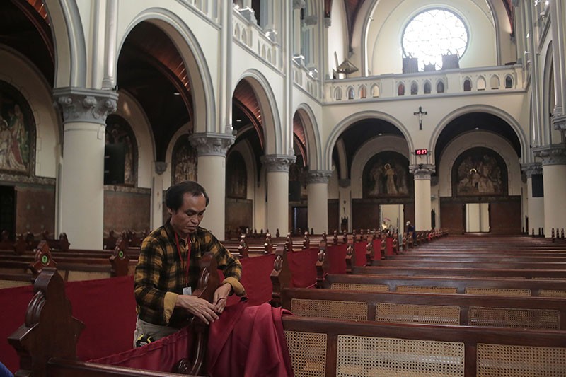 Persiapan Gereja Katedral Jakarta Menyambut Kedatangan Paus Fransiskus - Bagian 2