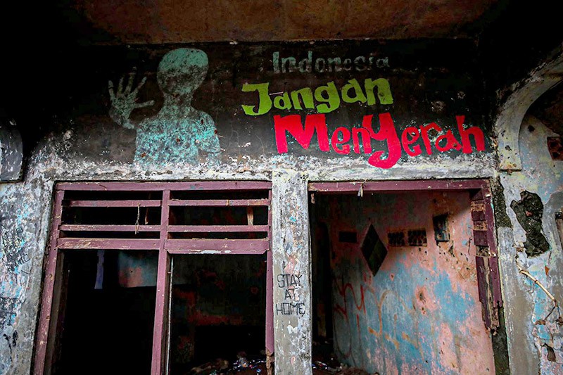 Uji Nyali di Kampung Zombie Cililitan, Ditinggal Para Pemilik karena Sering Banjir - Bagian 1