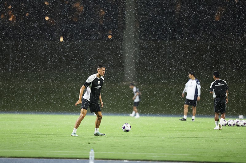 Semangat Maarten Paes Latihan Perdana bersama Timnas Indonesia - Bagian 5